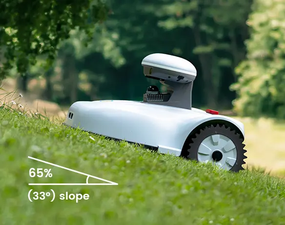 robotgrasmaaier op een helling